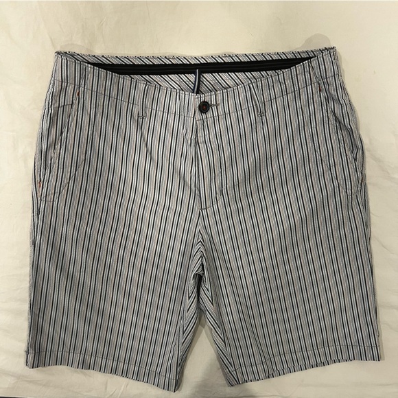 Tommy Bahama Striped Shorts Lightweight 34 - Picture 1 of 4